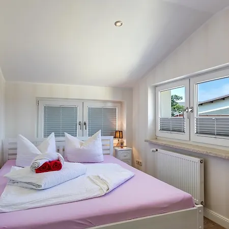 Zum Ostseestrand Apartment *